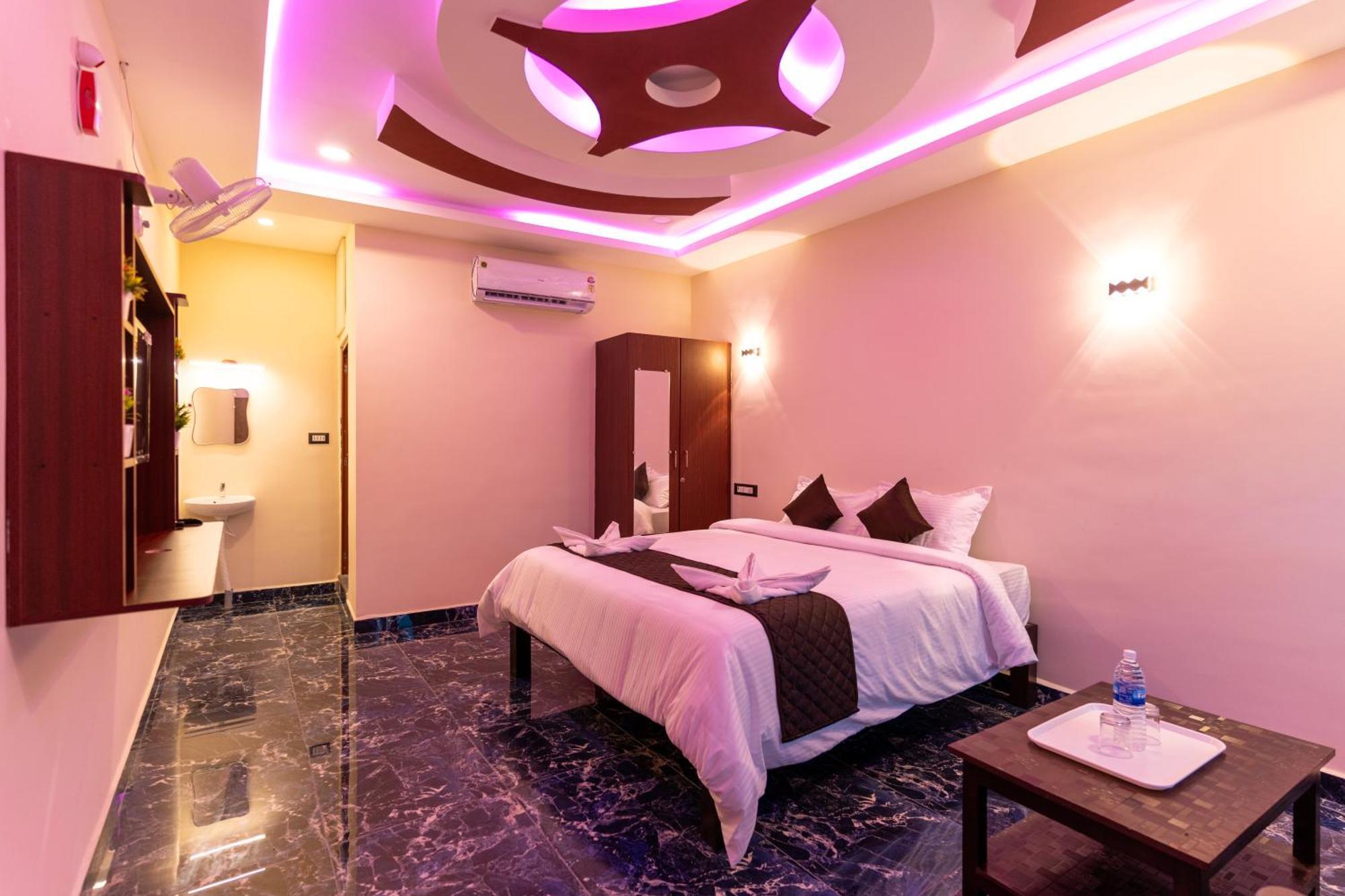 Auro Beach Resort Puducherry Buitenkant foto