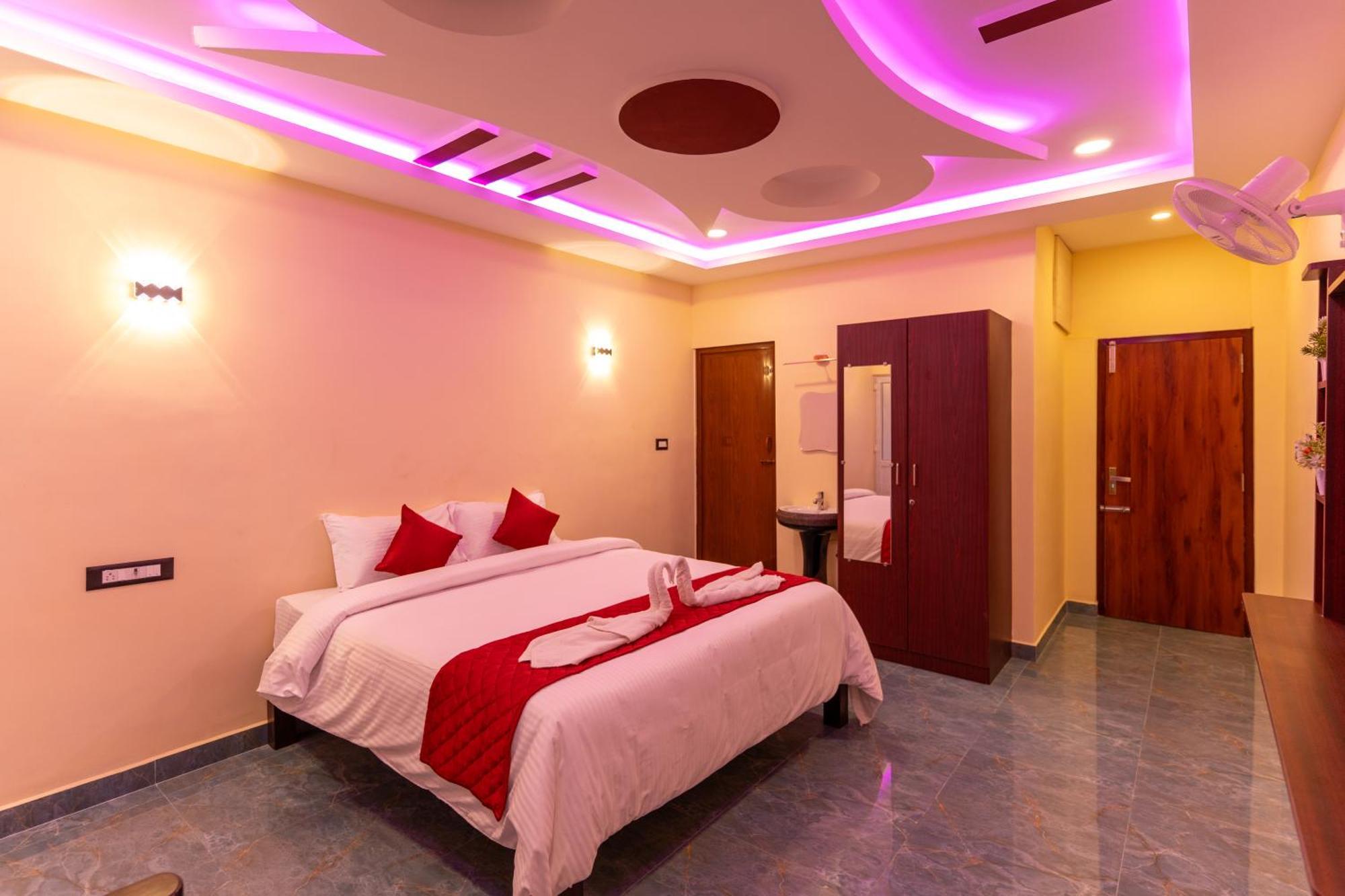 Auro Beach Resort Puducherry Buitenkant foto
