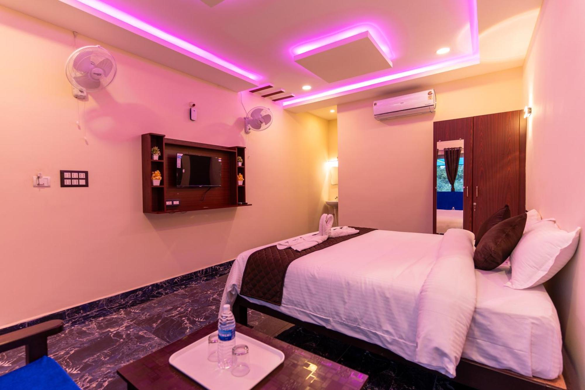 Auro Beach Resort Puducherry Buitenkant foto
