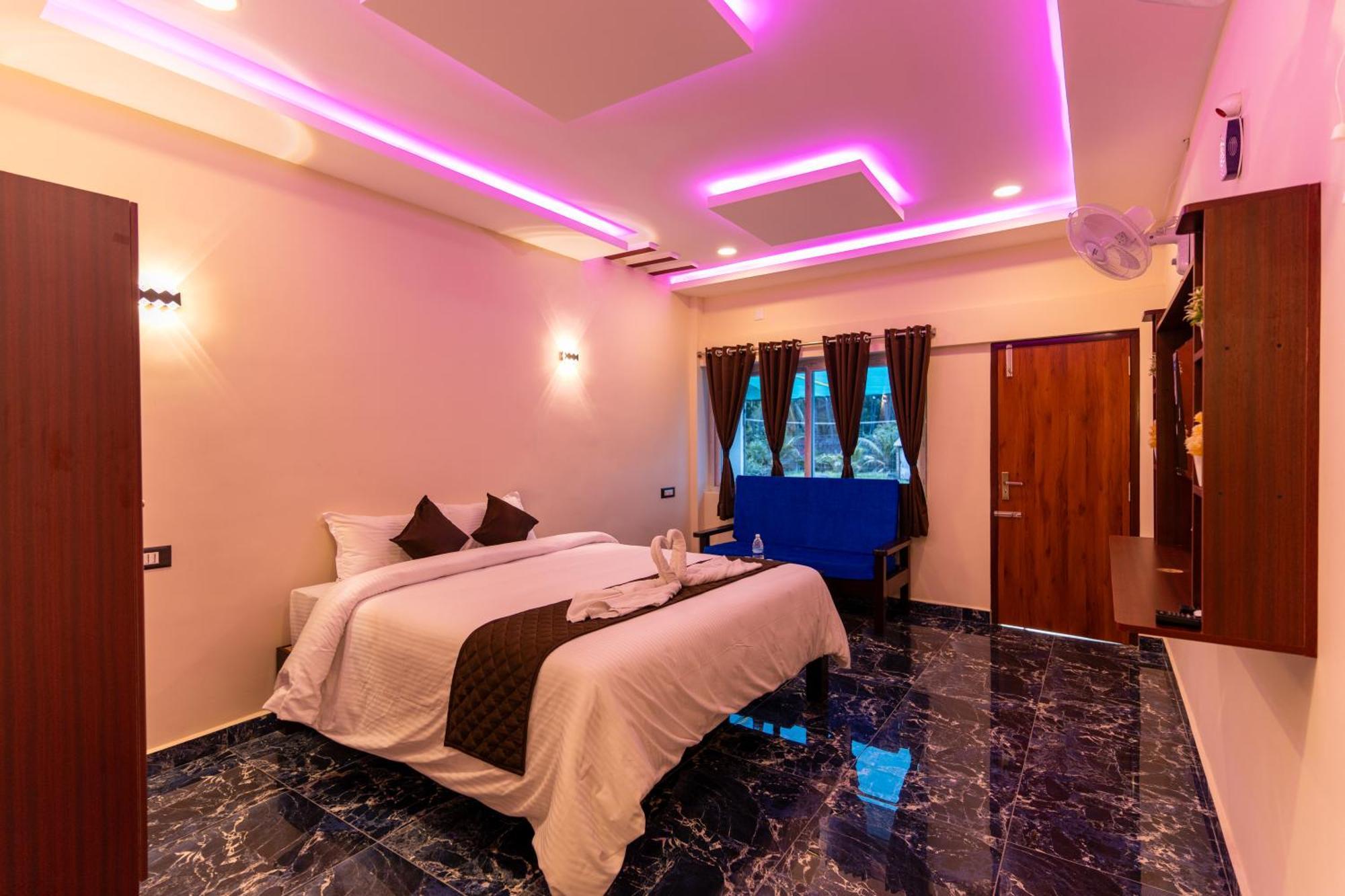 Auro Beach Resort Puducherry Buitenkant foto